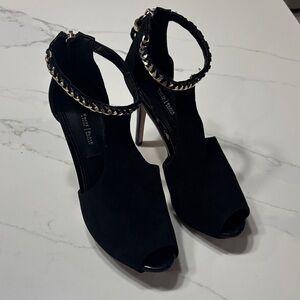 Elegant Black Peep-Toe Heels with Chain Accent